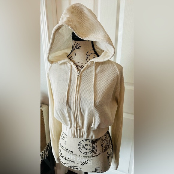 Ribbed Cropped Zip-up Hoodie - Picture 5 of 10
